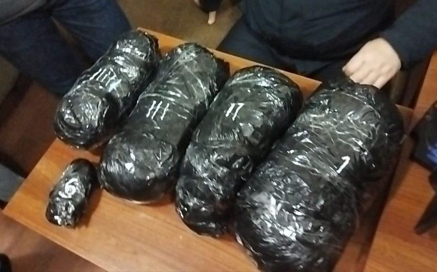 Qəbələdə narkokuryerlik edən dostlar saxlanılıb, 4 kq narkotik aşkarlanıb