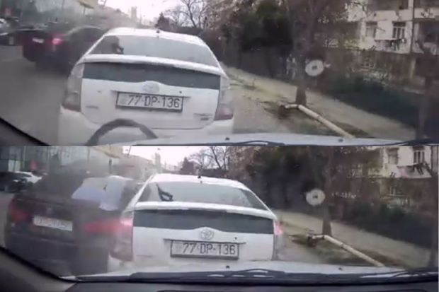 Sürücü avtomobilini yol kənarındakı maşınlara çırpdı -       VİDEO