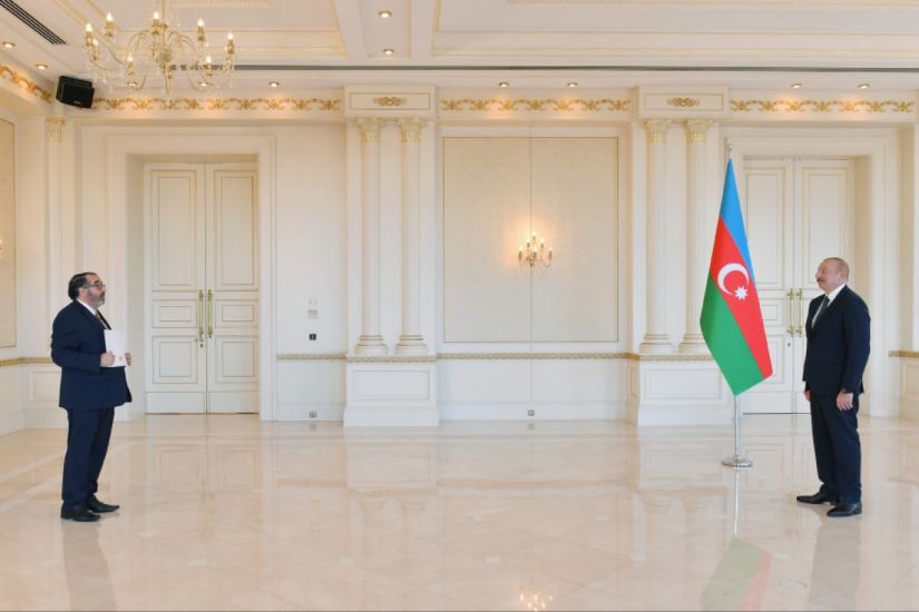 Perunun yeni səfiri etimadnaməsini Azərbaycan Prezidentinə təqdim edib -   YENİLƏNDİ