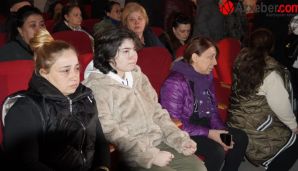 Aygün Bəylərin qızı anası ilə vidalaşır -       FOTOLAR — foto 1