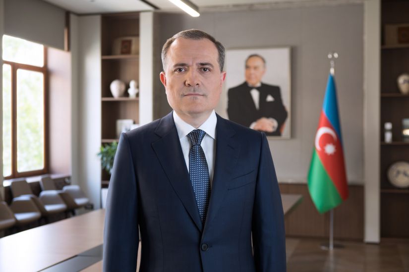 Ceyhun Bayramov Uqandaya getdi