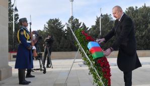 Prezident və birinci xanım Şəhidlər xiyabanını ziyarət edib -         YENİLƏNDİ — foto 3