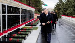 DTX-nin əməkdaşları Şəhidlər xiyabanını ziyarət ediblər -   FOTO — foto 3