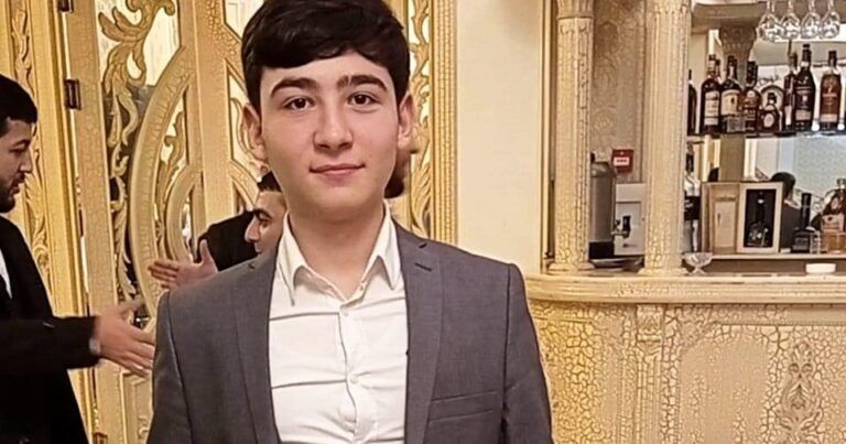 Valideyn: Görənlər deyir ki, bıçaqlanma məktəbin içərisində olub -     VİDEO