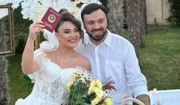 AzTV-nin aparıcısı meyxanaçı ilə evləndi -       FOTO