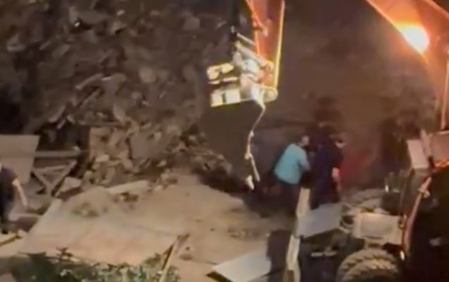 Bakıda qadını DÖYƏ-DÖYƏ evindən çıxaran şirkət bu məmurun imiş -     AÇIQLAMA - VİDEO
