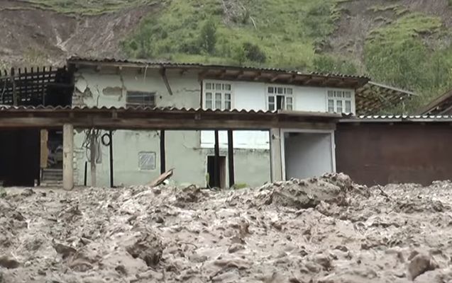 Azərbaycanda bu kənd palçıq altında qaldı -     VİDEO