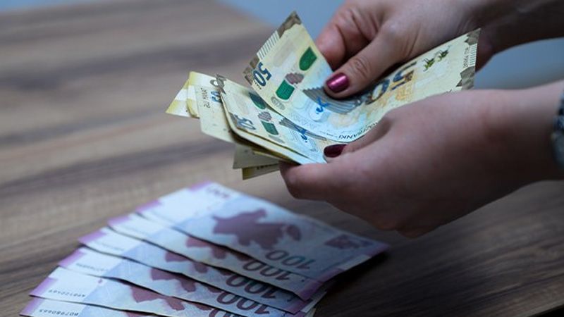 Bakıda sələmçi qadının qəribə şantajı -     Fotolarını Qabilə göndərdi