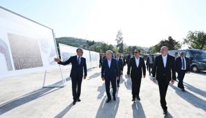 Azərbaycan, Özbəkistan və Qırğızıstan prezidentləri Şuşada birinci yaşayış kompleksində və Aşağı Gövhər Ağa məscidində olub, şəhəri gəziblər  -     YENİLƏNDİ — foto 13