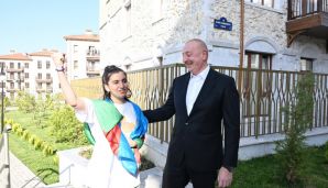 Azərbaycan, Özbəkistan və Qırğızıstan prezidentləri Şuşada birinci yaşayış kompleksində və Aşağı Gövhər Ağa məscidində olub, şəhəri gəziblər  -     YENİLƏNDİ — foto 14