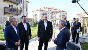 Azərbaycan, Özbəkistan və Qırğızıstan prezidentləri Şuşada birinci yaşayış kompleksində və Aşağı Gövhər Ağa məscidində olub, şəhəri gəziblər  -     YENİLƏNDİ — foto 4