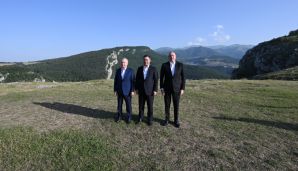 Azərbaycan, Özbəkistan və Qırğızıstan prezidentləri Şuşada birinci yaşayış kompleksində və Aşağı Gövhər Ağa məscidində olub, şəhəri gəziblər  -     YENİLƏNDİ — foto 5
