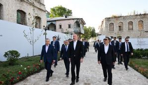 Azərbaycan, Özbəkistan və Qırğızıstan prezidentləri Şuşada birinci yaşayış kompleksində və Aşağı Gövhər Ağa məscidində olub, şəhəri gəziblər  -     YENİLƏNDİ — foto 8
