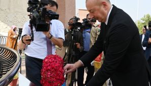 Prezident İlham Əliyev İslamabadda milli abidəni ziyarət edib -   YENİLƏNDİ — foto 3