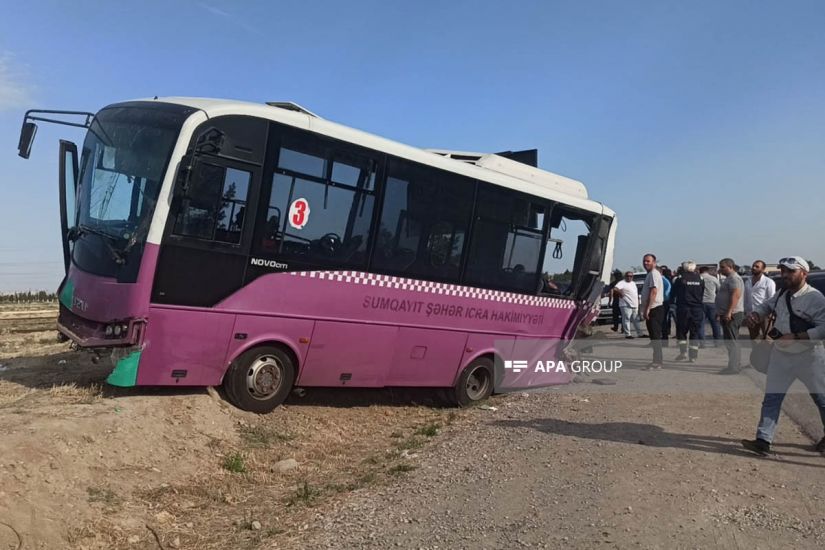 Sumqayıtda marşrut avtobusu TIR-la toqquşub, 11 nəfər xəsarət alıb
