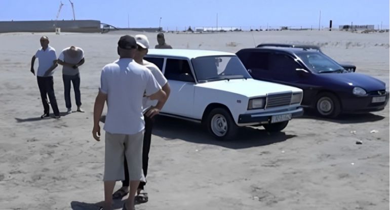 Bakıda dənizdə "Mercedes" markalı maşının gətirdiyi müəmma:     İkisi qardaş olmaqla üç nəfər yoxa çıxıb - VİDEO