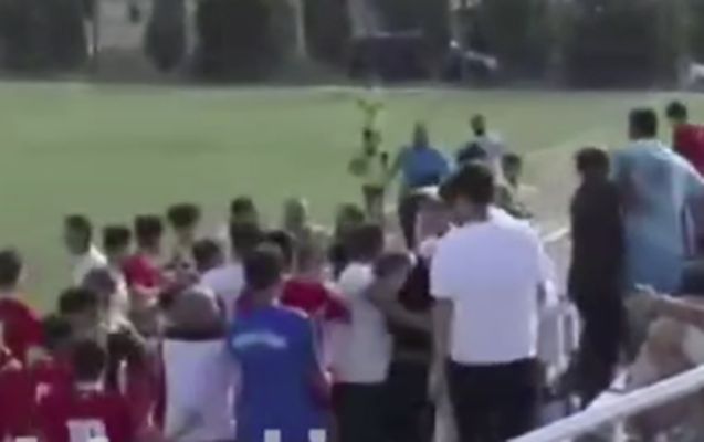 Azərbaycanda futbol matçında məşqçi döyüldü -     VİDEO