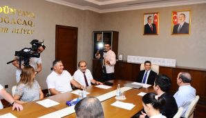 Naftalanda mətbuat nümayəndələri ilə görüş keçirilib -     FOTOLAR — foto 4