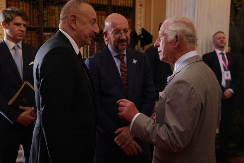 Britaniya səfirliyindən İlham Əliyevlə bağlı paylaşım:     Hər şeyin təzəsi, dostun köhnəsi