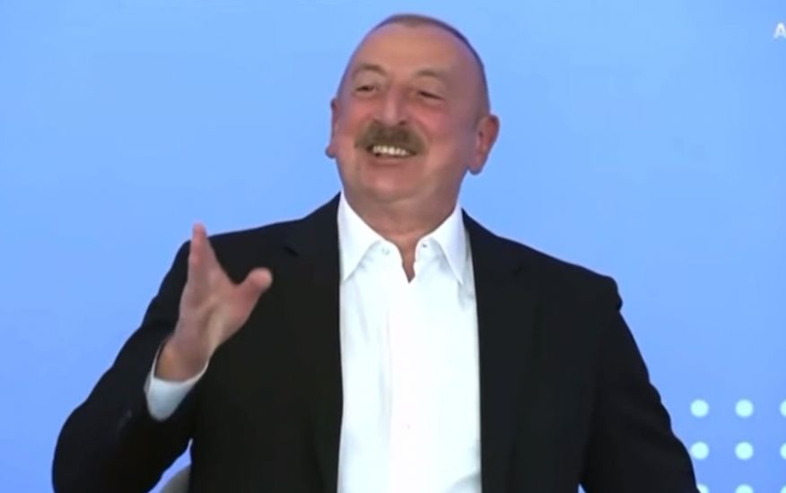 Prezidenti güldürən həmin təqdimat -       VİDEO