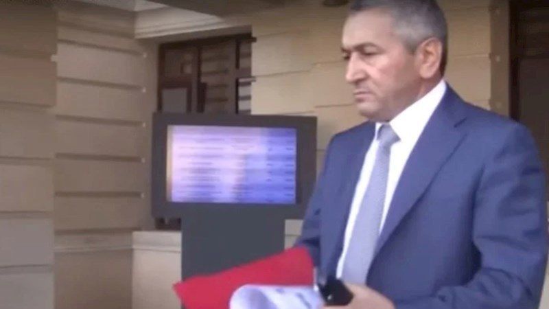 Adil Vəliyevin adına 2 milyon manatlıq avtosalon -       Rəsmi sənədlər