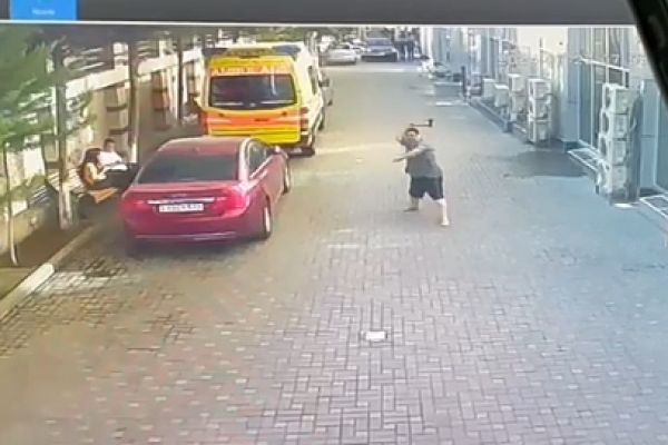 Ağadadaş Ağayevin balta ilə hücum etdiyi mühafizəçi ilə bağlı       YENİ DETALLAR