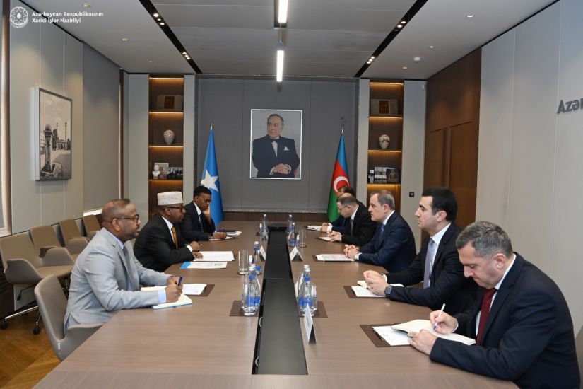 Azərbaycan və Somali XİN başçıları arasında geniştərkibli görüş keçirildi