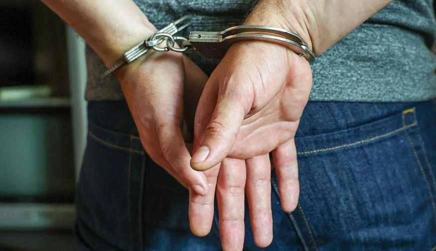 İş adamının oğlu saxlanıldı -      Polisi döyüb