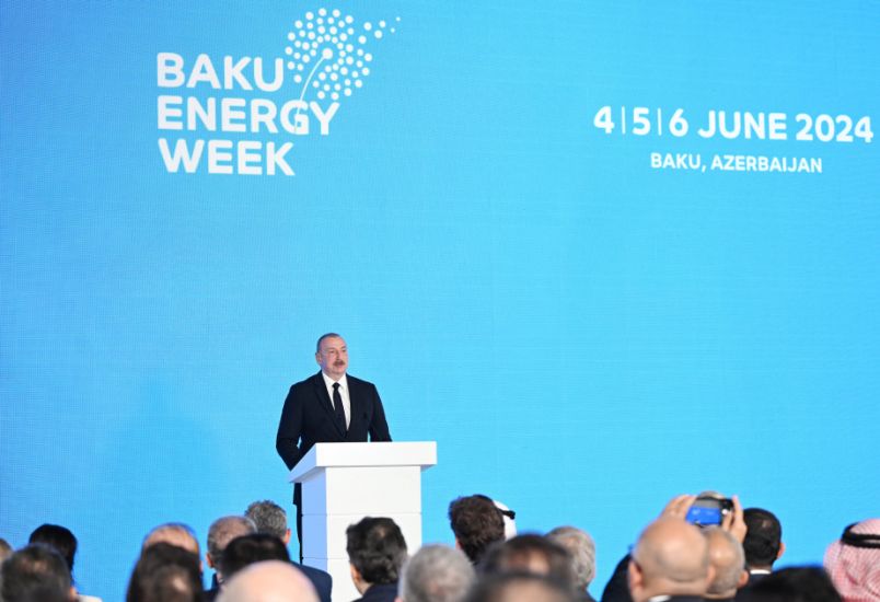 Azərbaycan Prezidenti: Biz 2027-ci ilin sonunda 2 qiqavat bərpaolunan enerji əldə edəcəyik