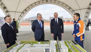 Azərbaycan və Qazaxıstan prezidentləri Füzulidə Mərkəzi Rayon Xəstəxanasının layihəsi ilə tanış olublar -   YENİLƏNDİ — foto 2