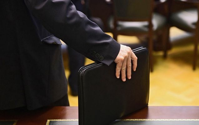 Üzrü qəbahətindən böyük icra hakimiyyəti:     Başçının tökdüyünü şöbə müdiri toplaya bilmədi