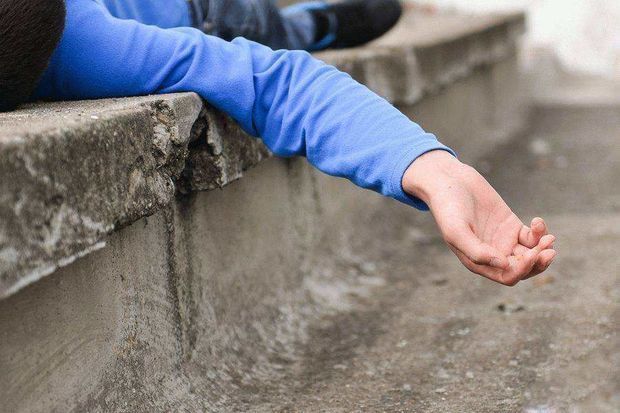 İkinci kurs tələbəsi özünü yeddinci mərtəbədən atdı -       FOTO