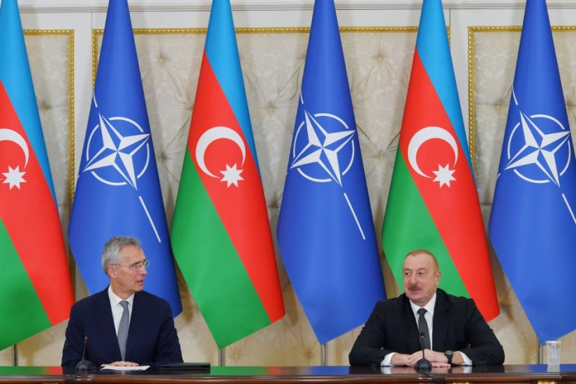 Prezident İlham Əliyev ilə NATO-nun Baş katibi Yens Stoltenberq mətbuata bəyanatla çıxış ediblər -    YENİLƏNDİ - 2