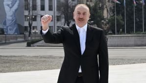 Prezident İlham Əliyev Xankəndi şəhərində Novruz tonqalını alovlandırıb və Azərbaycan xalqını bayram münasibətilə təbrik edib -   YENİLƏNDİ - FOTOLAR — foto 8