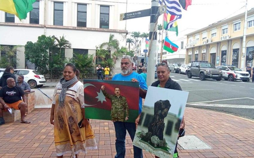 Yeni Kaledoniyada aksiyada Azərbaycan Prezidentinin və "Dəmir Yumruğ"un plakatları qaldırıldı