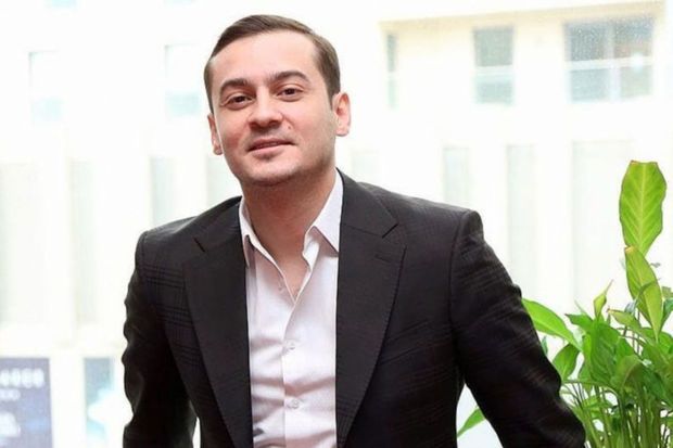 Emil Bədəlov görünüşü ilə təəccübləndirdi -   FOTO