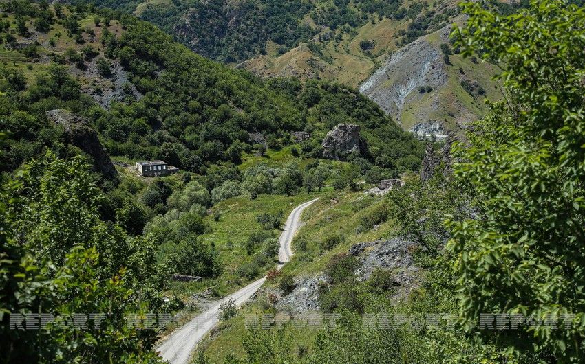Kəlbəcərdə yük maşını aşdı:     ölən var