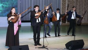 Tələbələr arasında keçirilmiş müsabiqə-festivalın yekun konserti olub -       FOTOLAR — foto 1