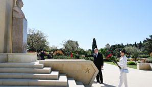 Prezident və birinci xanım faşizm üzərində Qələbə uğrunda həlak olan Azərbaycan övladlarının xatirəsini ehtiramla anıblar -   FOTO - YENİLƏNDİ — foto 3