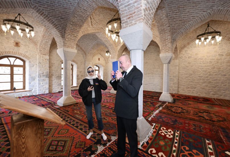 Prezident İlham Əliyev və birinci xanım Mehriban Əliyeva Mamayı məscidinin bərpadan sonra açılışında iştirak ediblər -   FOTO - YENİLƏNDİ