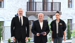 Şuşada birinci yaşayış kompleksinin açılışı və şəhərə köçmüş ilk sakinlərlə görüş -     VİDEO - FOTO - YENİLƏNDİ - 2 — foto 12