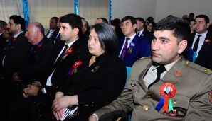 Naftalanda Ulu Öndər Heydər Əliyevin anadan olmasının 101-ci ildönümünə həsr edilmiş tədbir keçirilib -         FOTOLAR — foto 6