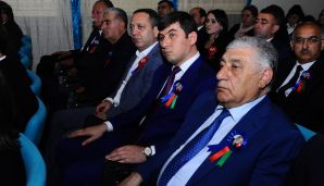 Naftalanda Ulu Öndər Heydər Əliyevin anadan olmasının 101-ci ildönümünə həsr edilmiş tədbir keçirilib -         FOTOLAR — foto 12