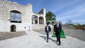 İlham Əliyev və Mehriban Əliyeva Şuşada Çöl Qala məscidində aparılan bərpa işləri ilə tanış olublar -   FOTO - YENİLƏNDİ — foto 2
