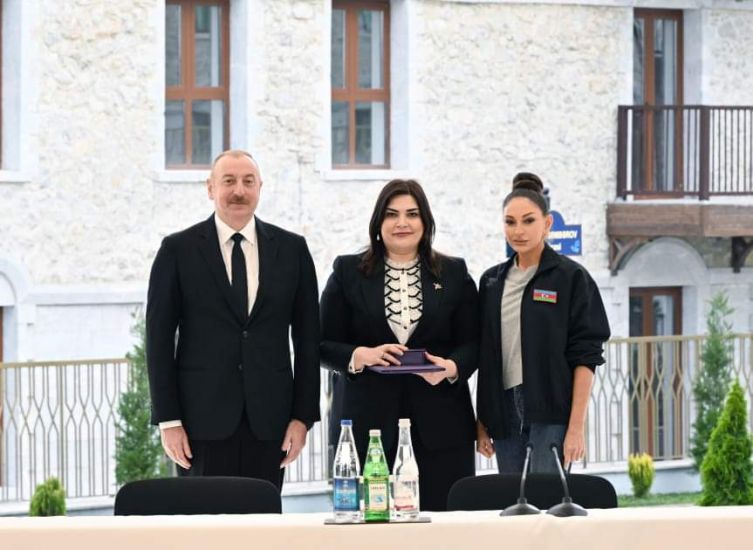 Güllələnən icra başçısının qızına da Şuşada ev verildi -     FOTO