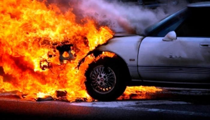 Bakıda yaşayış binasının dayanacağında 3 avtomobil yandı -     "Mercedes", "Kia" və "Hyundai"