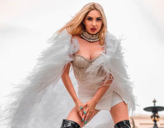 Sofi Fayrodan cazibədar     FOTOSESSİYA