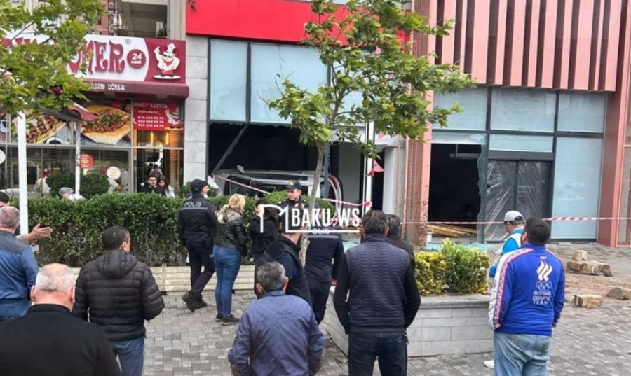 Bakıda mağazaya girən maşın aşdı -     FOTO