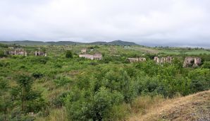 Azərbaycan və Belarus prezidentləri Füzuli şəhərinin dağıdılmış yerlərinə baxıb, Baş planla tanış olublar -   YENİLƏNDİ — foto 1