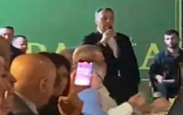 Azərbaycanlı deputat ziyafətdə mahnı oxudu -       VİDEO